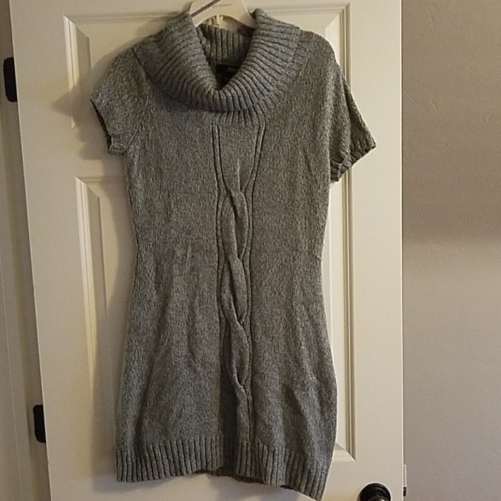 grey sweater/dress would go well w/ leggings